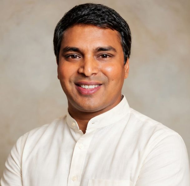 File:Madhurendra Sand Artist.jpg